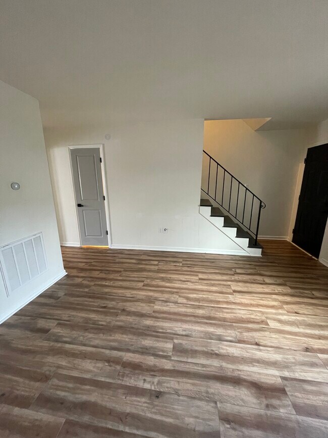 Foto del edificio - 101 Royal Forest Ct