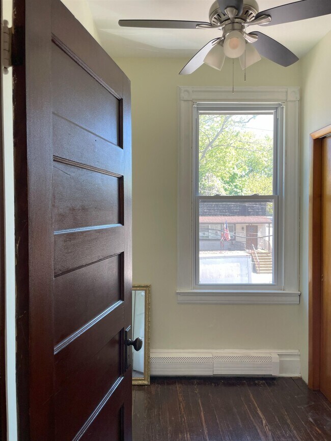 Building Photo - 137 Sherman Pl