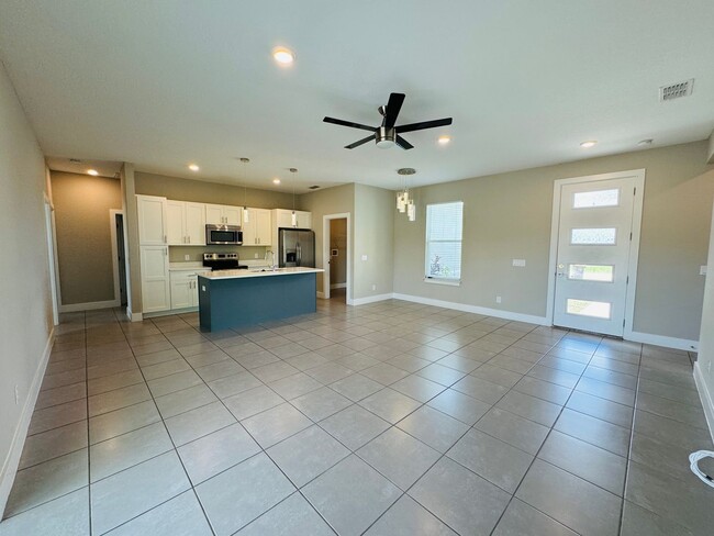 Building Photo - Charming 4 Bedroom, 2 Bathroom Home in Poi...