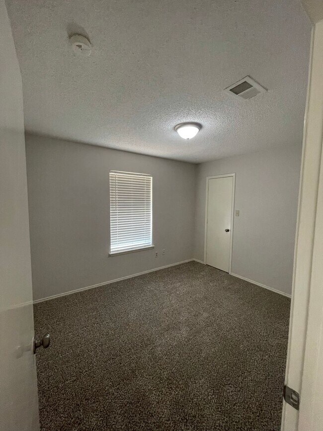Foto del edificio - 7232 Laurelhill Ct S