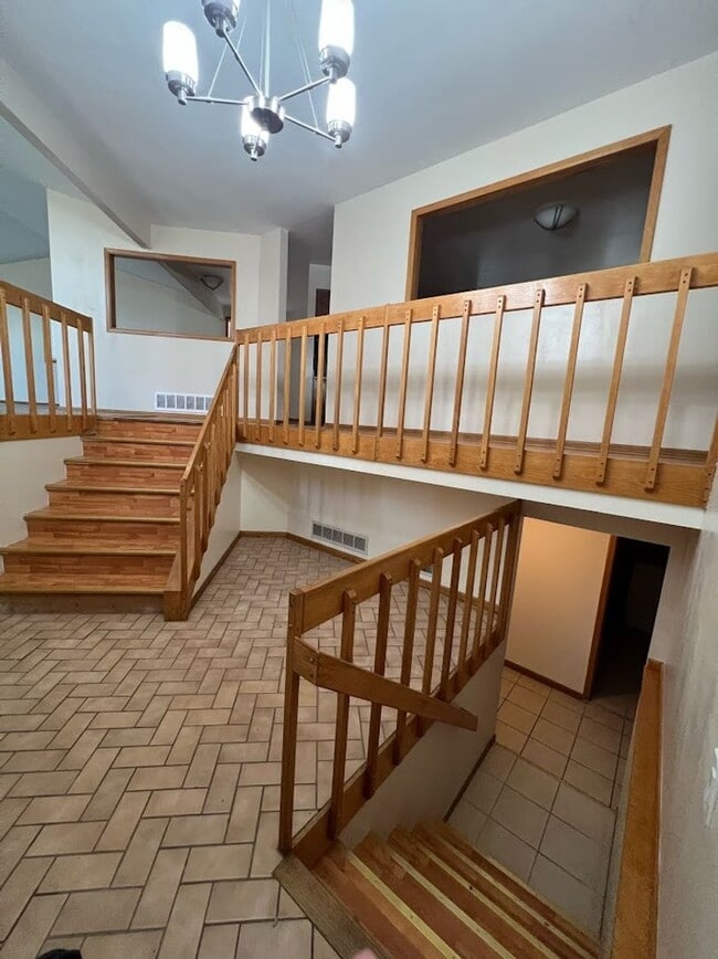 Building Photo - Long Realty & Property Management - 5 Bedr...
