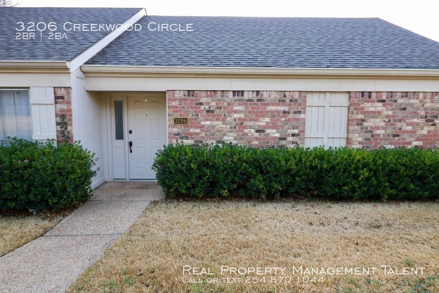 Primary Photo - Charming home in the Lake Waco Area -
