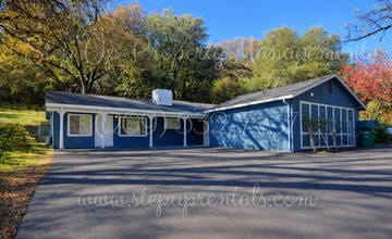 Building Photo - 494 Snell St