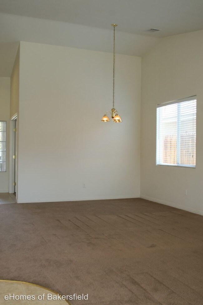 Building Photo - 9313 Tahiti Ave
