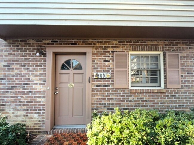Foto del edificio - Available Now! - Unfurnished 3 Bedroom, 2....