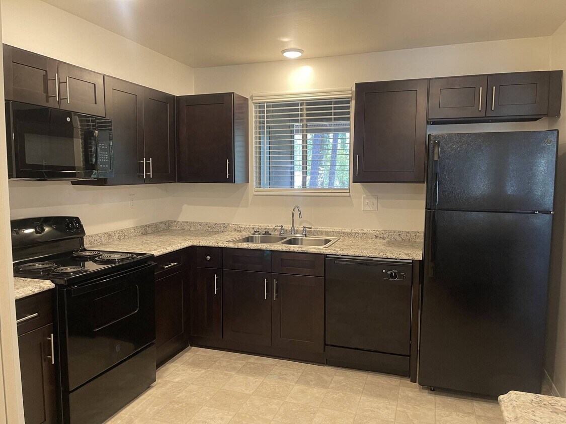 The Point at Arrowhead Apartments - 10101 Arrowhead Dr Jacksonville, FL |  Apartments.com