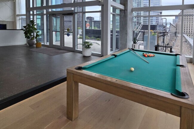 Building Photo - 1020 Rue de Bleury