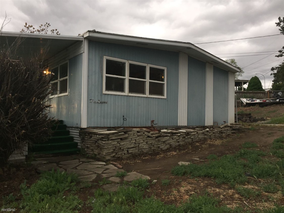 Primary Photo - 4210 E Hillcrest Dr