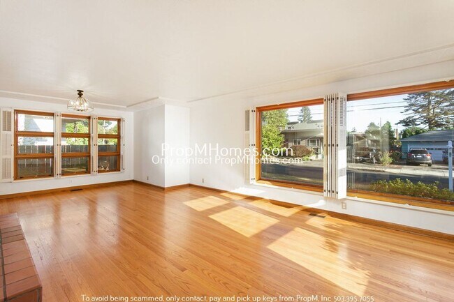 Foto del edificio - Spacious Mid-Century Three Bedroom Home In Woodstock!