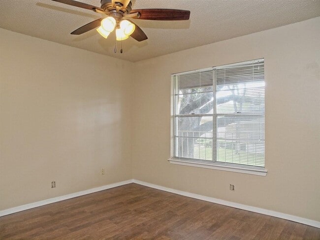 Building Photo - 509 Cedar Dr