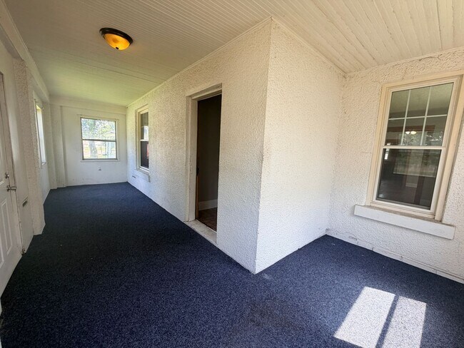 Foto del edificio - 2619 N Brady St