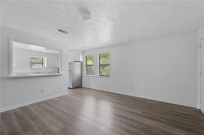 Foto del edificio - 233 Tanglewood Dr