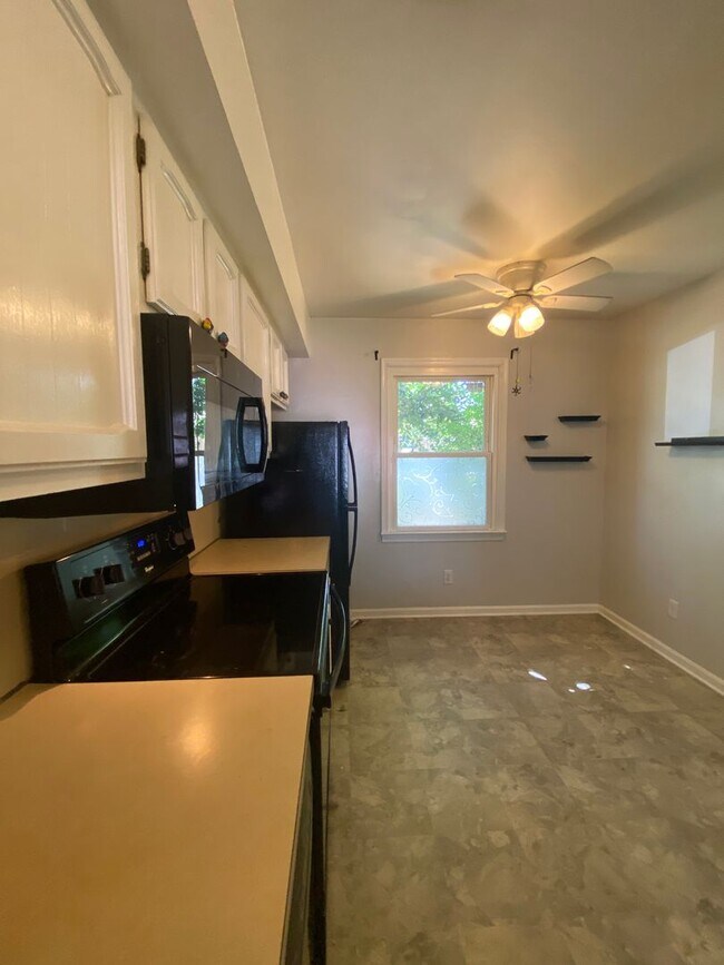 Building Photo - Charming 2 BR / 1.5 Townhome in Lancaster City Coming Soon