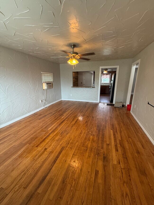 Foto del edificio - 904 N Julian St