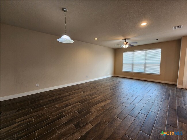 Building Photo - 923 Langesmill Branch