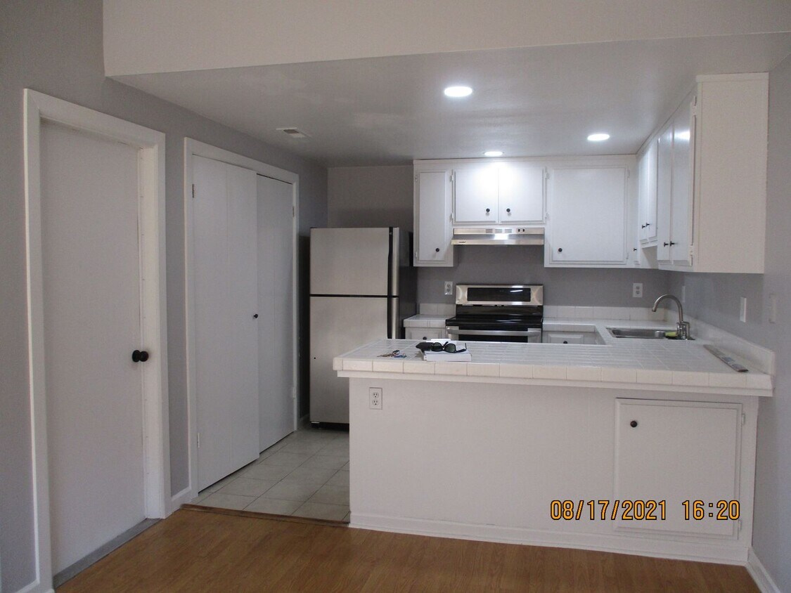 Building Photo - 2718-2716 GRIZZLY HOLLOW WAY
