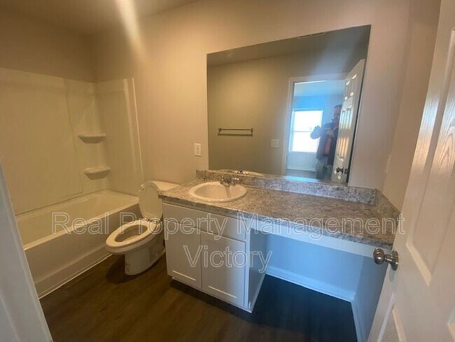 Foto del edificio - 104 Marine Dr