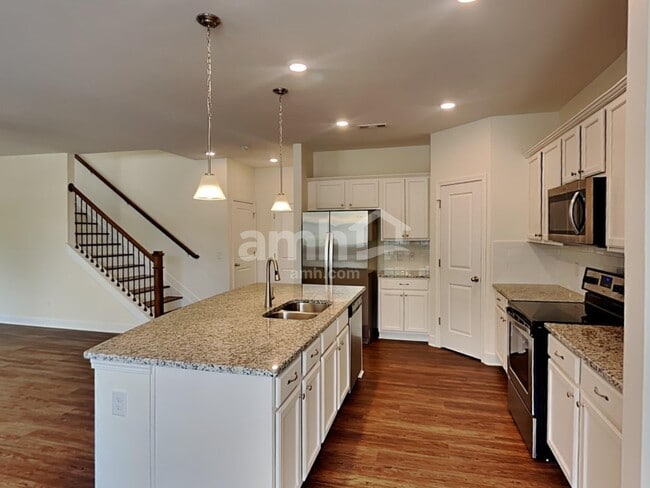 Foto del edificio - 5083 Trailwater Dr