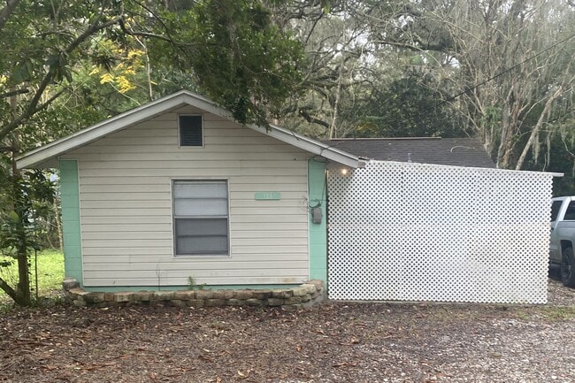 Building Photo - Highland  Cottage