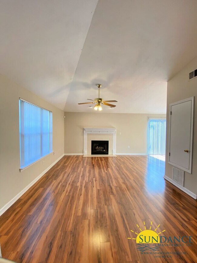 Foto del edificio - Beautiful 3 Bedroom Townhouse in Fort Walton!