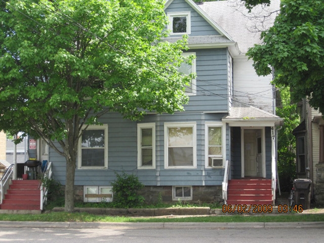 Building Photo - 415 W Walnut St