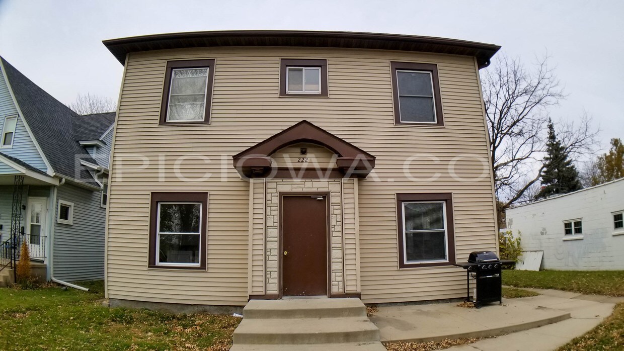 Primary Photo - 222 5th Ave SW