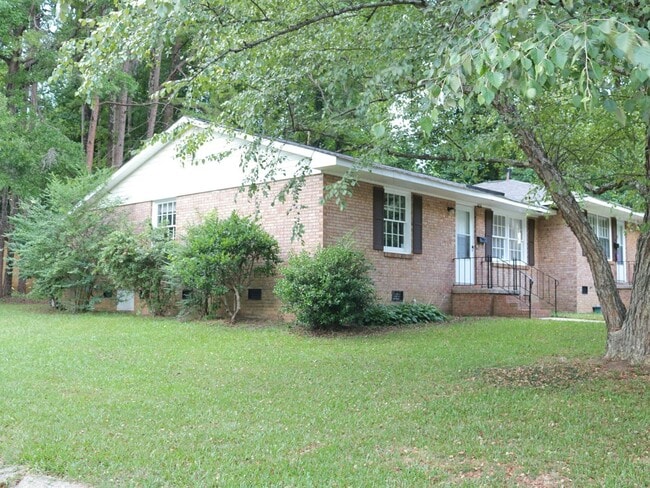 Building Photo - 4626 Highlake Dr