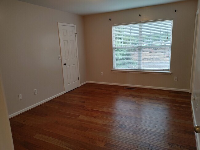 Master bedroom - 708 Vernon Ave