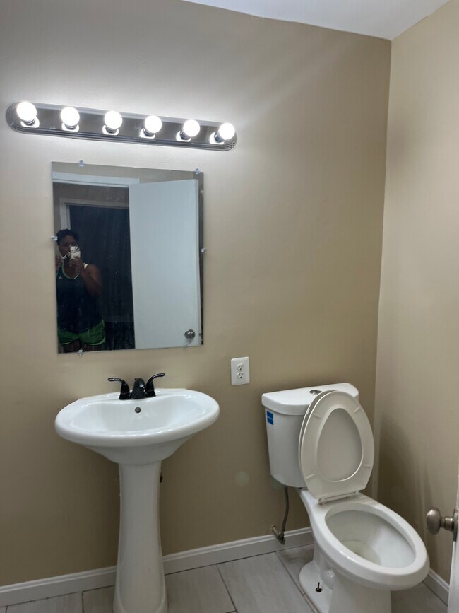 Foto del edificio - 10115 Prince Pl