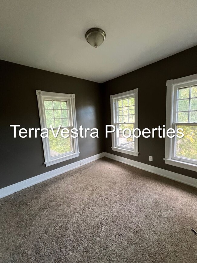 Building Photo - 614 Taylor Ave