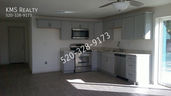 Building Photo - 3 Beds / 2 Baths Home - OWNER / AGENT