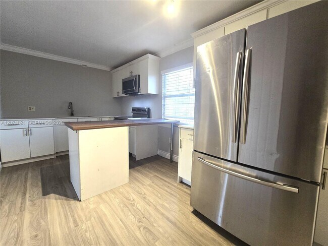 Foto del edificio - 914 SW 8th Ave