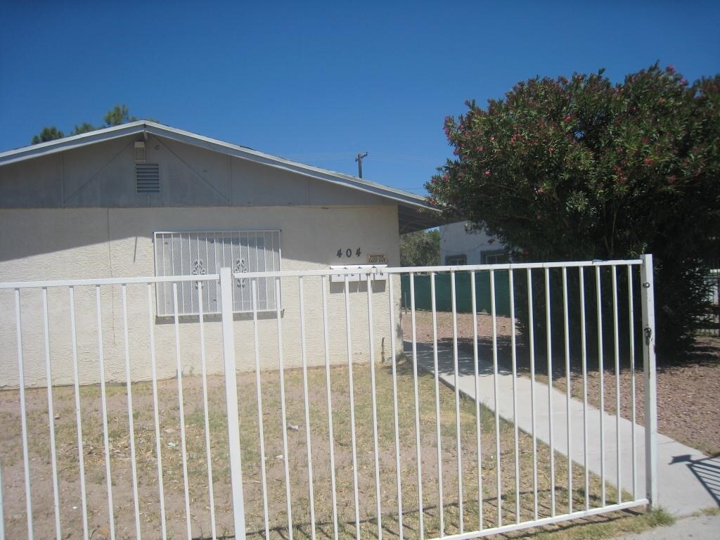 Primary Photo - 404 W Van Buren Ave