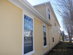 Building Photo - 1903 Spring Cedar Ln