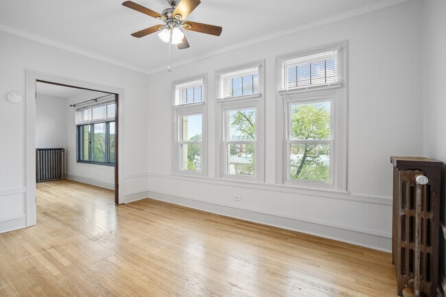 Foto del edificio - 2342 N Spaulding Ave