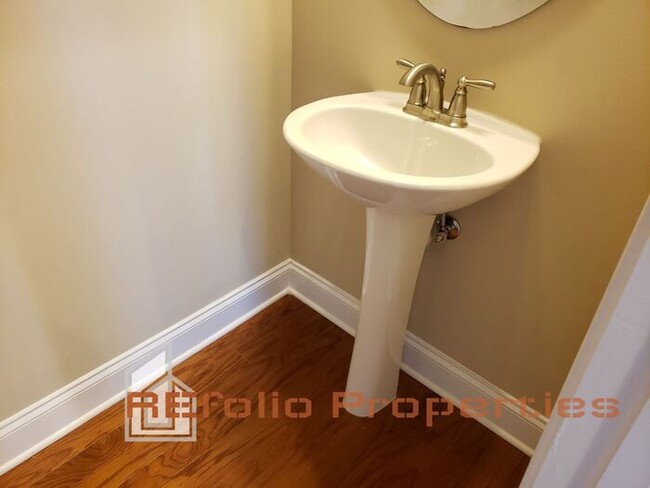 Foto del edificio - Lovely 3 Story 3 Bedroom 3.5 Bath 1 Car-Ga...