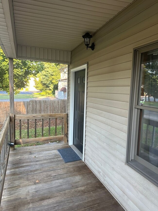 Building Photo - 43 Brainard Pl