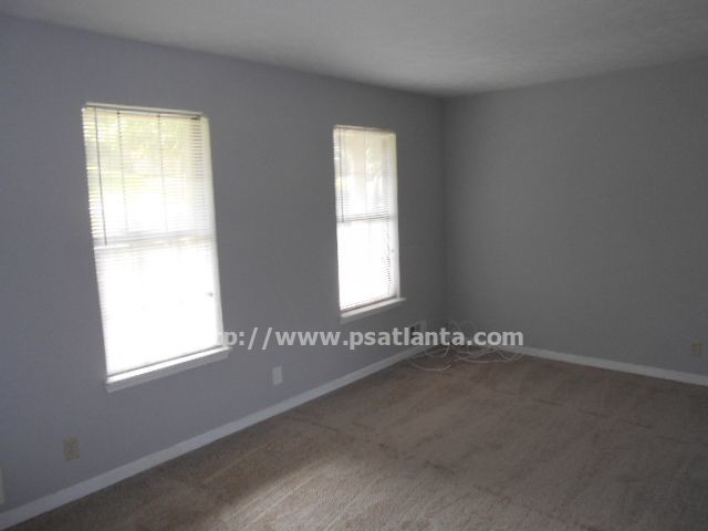 Building Photo - 3BR/2.5BA SPLIT LEVEL - WITH BONUS ROOMS