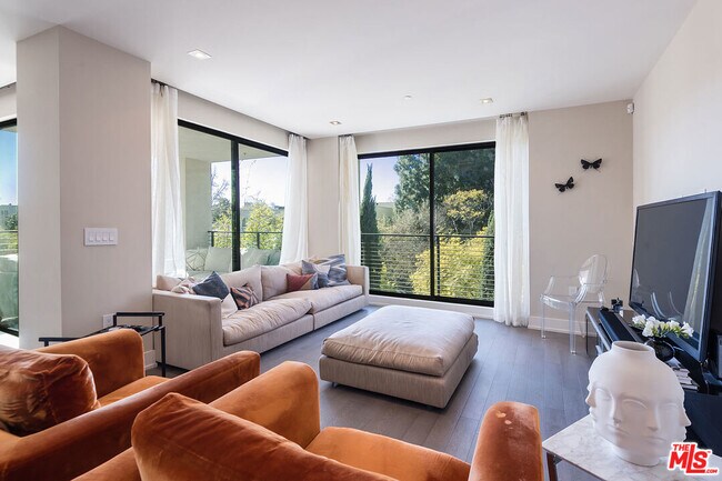 Foto del edificio - 432 N Oakhurst Dr