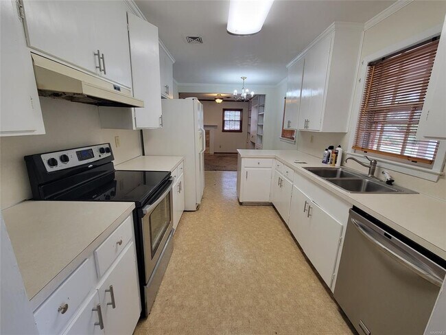 Building Photo - 228 Bellehurst Dr