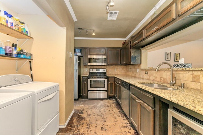 Building Photo - 1507 Maybrook Ct