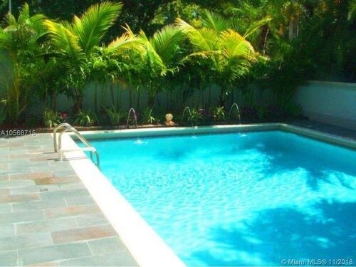 Foto del edificio - 1660 NE 135th St