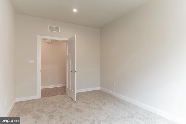Building Photo - 611 VAN BUREN Ct