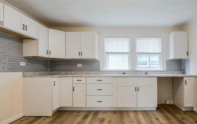 Foto del edificio - Bright & Inviting 2 Bedroom 1 Bathroom Bun...