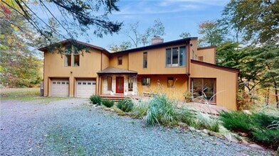 Building Photo - 96 Old Pascack Rd