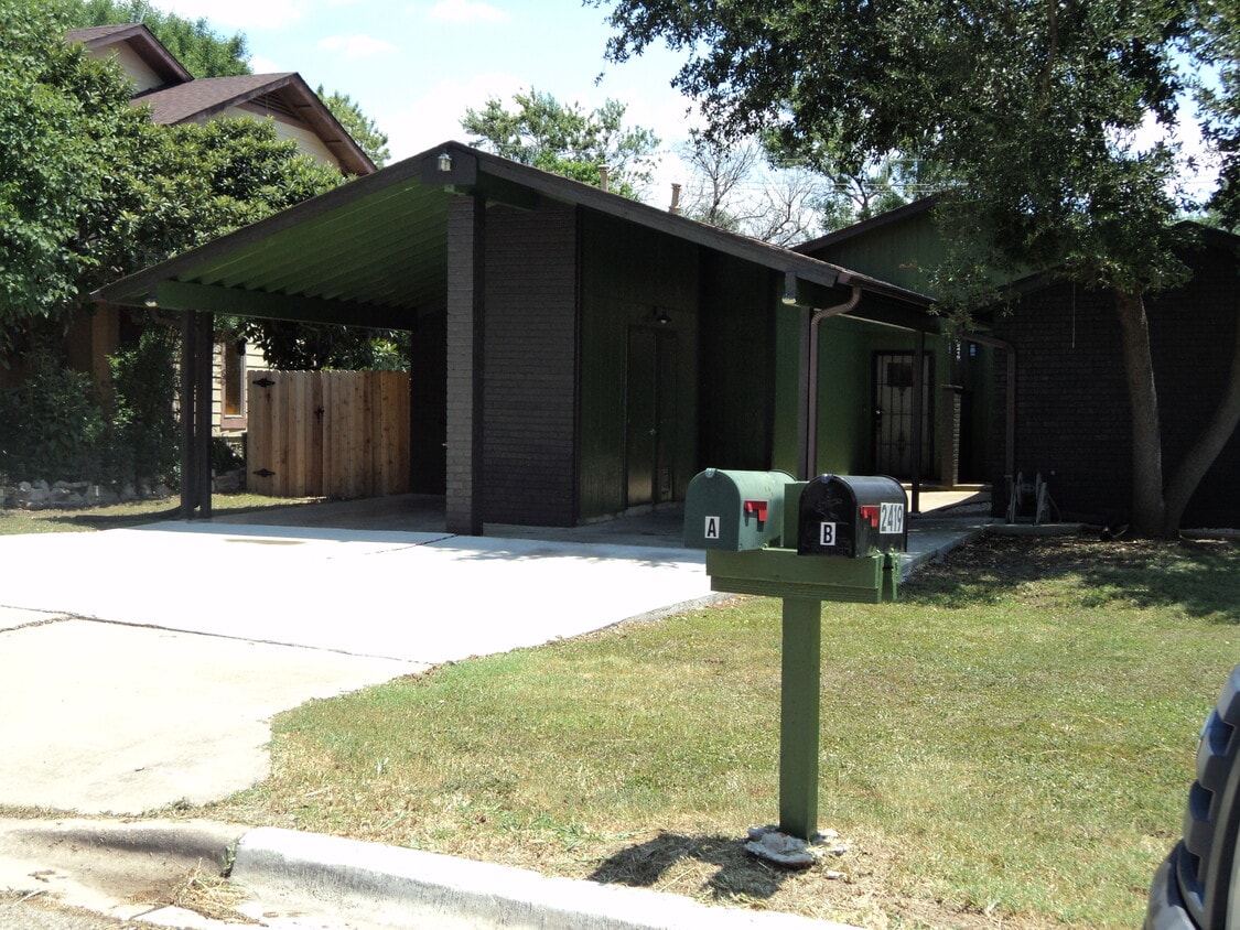 Foto principal - 2419 Burleson Ct