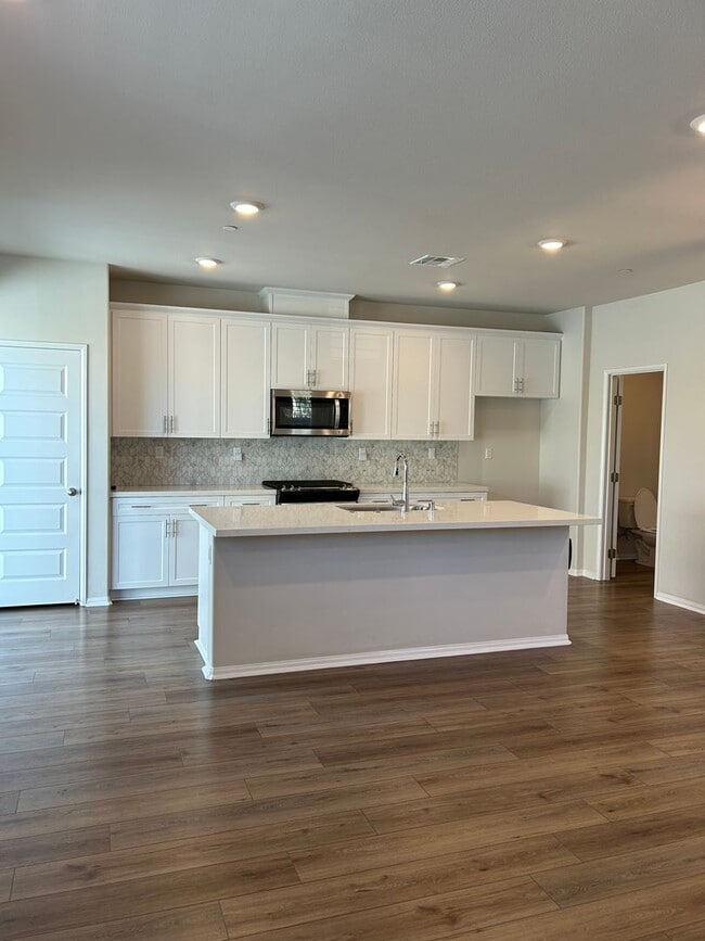 Building Photo - 40596 Birchfield Dr