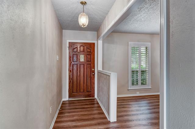 Foto del edificio - 2210 Roundrock Dr