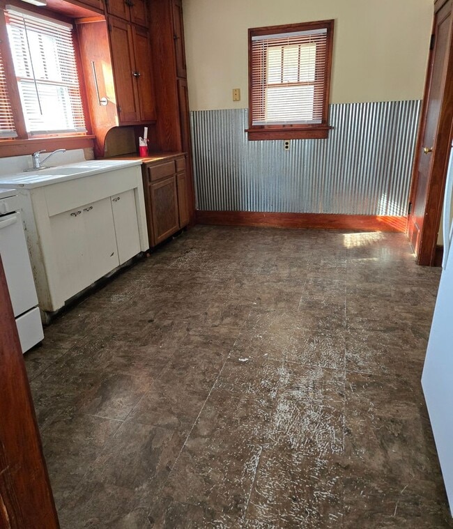 Building Photo - 1829 Norman Ave