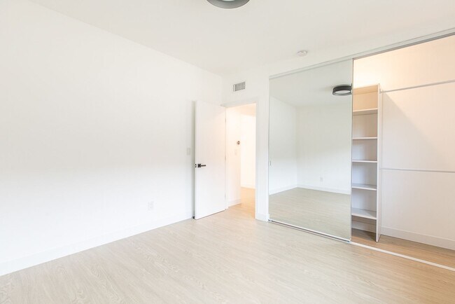 Interior Photo - 6133 Eleanor Ave